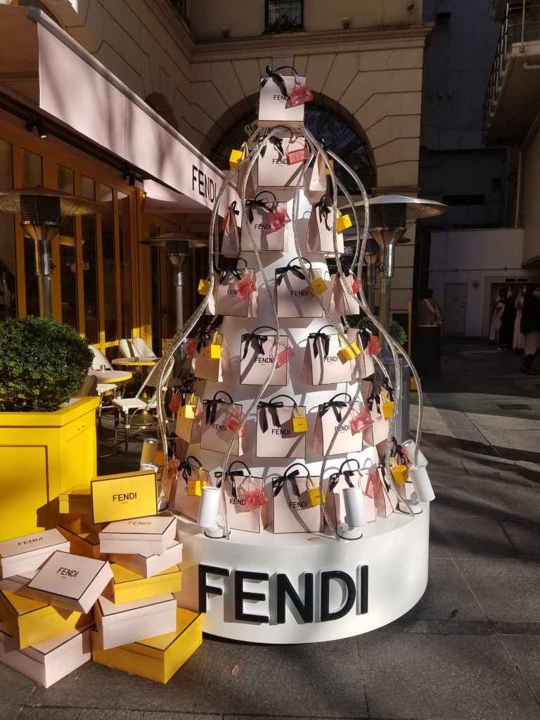 表参道駅 Fendiカフェ ぴぱんこグルメ